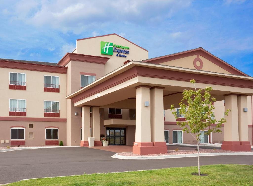 Holiday Inn Express Hotel & Suites Antigo an IHG Hotel Main image 1